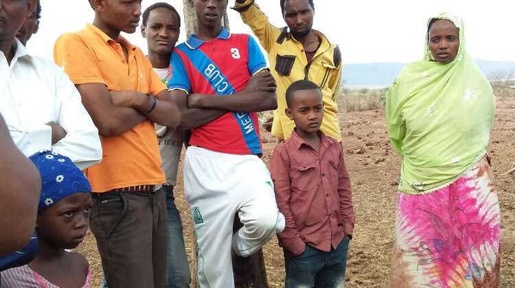 Eine Gruppe von Menschen unterschiedlichsten Alters.