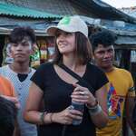 Welthungerhilfe-Mitarbeiterin Jessica Kühnle (Mitte) im Camp Leda in Bangladesch.