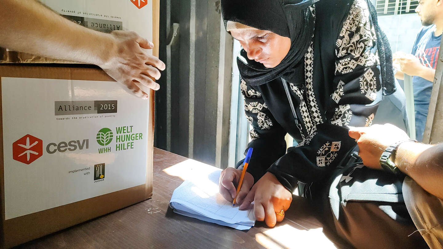 Im Juli 2024 wurden 1.000 Lebensmittelpakete von der Hilfsorganisation Juzoor an 1.000 besonders gefährdete Familien in Nord Gaza ausgegeben. Die Welthungerhilfe will angesichts der dramatischen humanitären Lage die Unterstützung ausweiten.