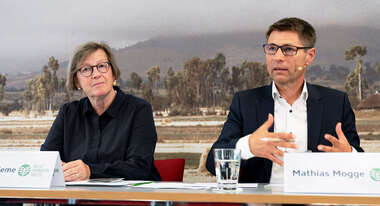 Marlehn Thieme, Präsidentin der Welthungerhilfe und Mathias Mogge, Generalsekretär der Welthungerhilfe sprechen bei einer Pressekonferenz