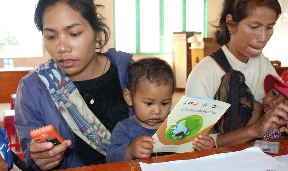 Klimawandel: Frauen beteiligen sich an einem Waldschutzprojekt
