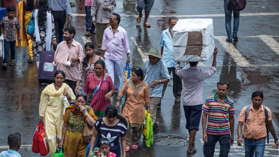 Bevölkerungswachstum. Bild: Menschen in einer indischen Stadt