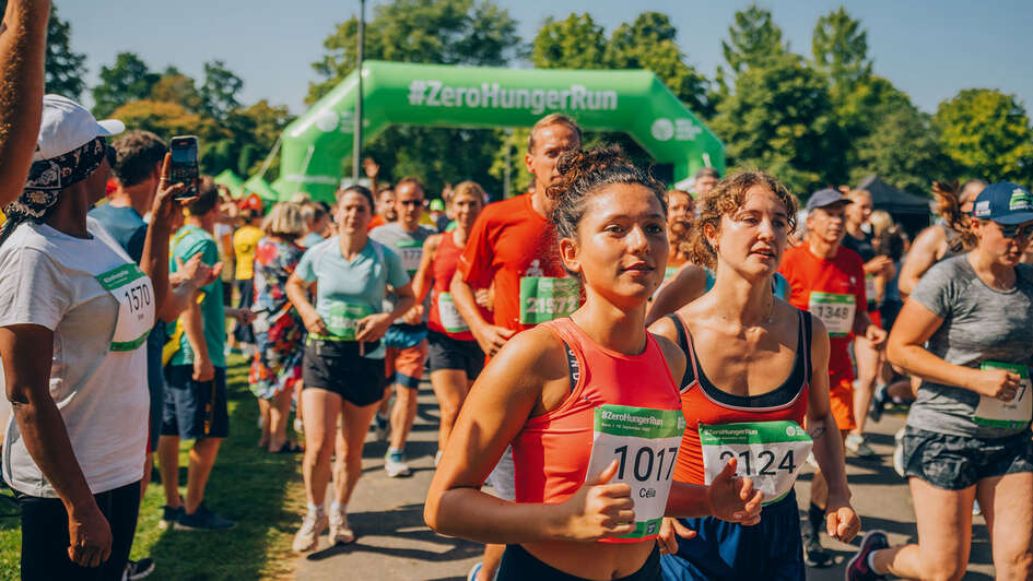 Zu sehen sind die Teilnehmenden des Zero Hunger Run auf der Strecke.