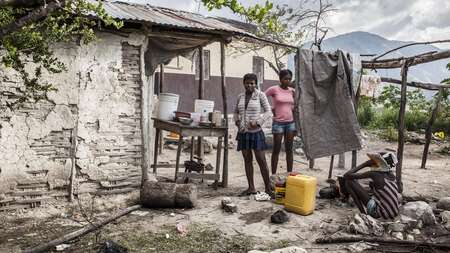 Zerstörte Häuser und Trümmer