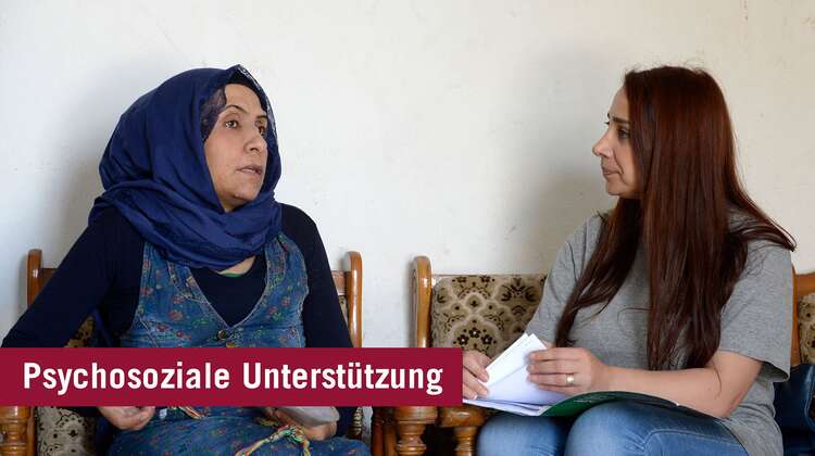 2019-tur2019gro131-frauen-gespraech-therapie-tuerkei-Jens-grossmann.jpg Therapiegespräch einer syrischen Flüchtlingsfrau in der Türkei.