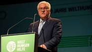 Bundespräsident Frank-Walter Steinmeier spricht am Podium