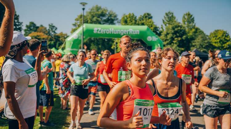 Teilnehmende des ZeroHungerRun auf der Strecke.