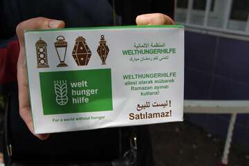 Ein Paket mit Datteln. Zu Beginn des Ramadan verteilte die Welthungerhilfe 1.000 solcher Pakete an Flüchtlinge aus Syrien.