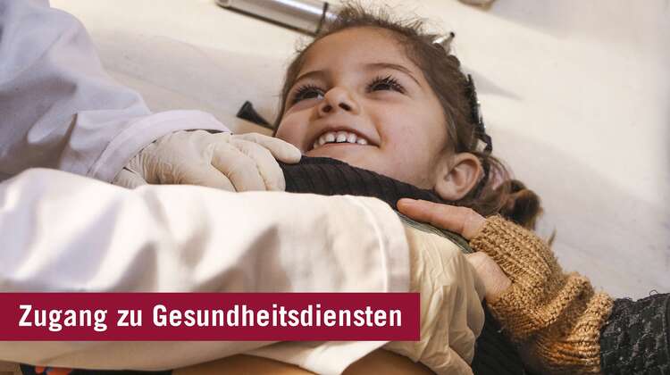 2019-3h1a5986-retusche-maedchen-arzt-tuerkei.jpg Arzt kümmert sich um Mädchen, Türkei, 2019.