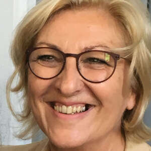 Marina Zapf, Journalistin, berichtet seit 20 Jahren aus Berlin über Themen der Außen, Außenwirtschafts- und Entwicklungspolitik.