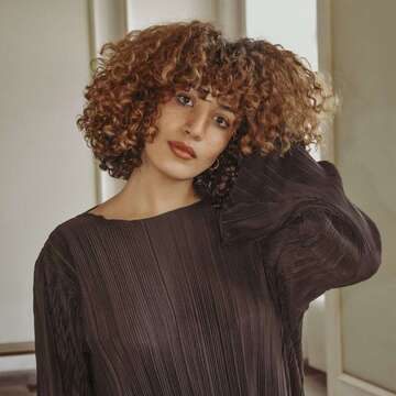 Profilbild von Moderatorin Tessniem Kadiri