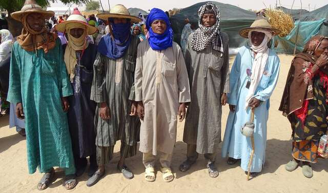 Menschengruppe in Nigeria