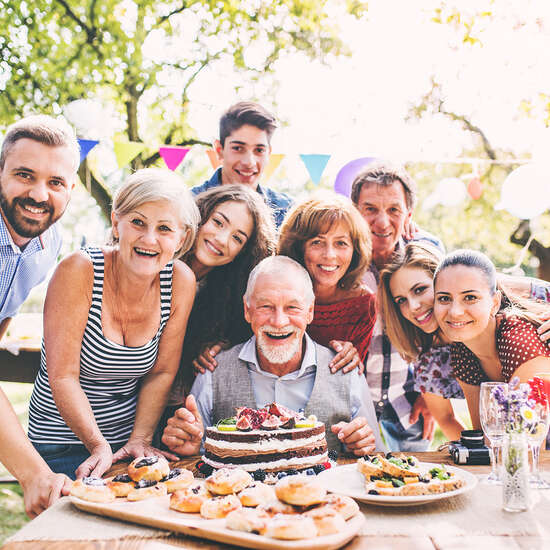 Symbolbild Gruppenfoto Familie.
