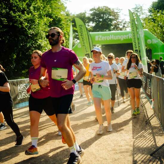Läufer*innen beim Start des ZeroHungerRun in Düsseldorf