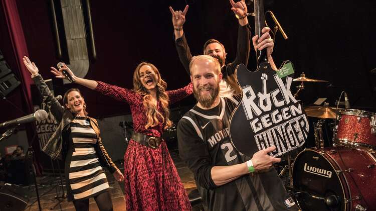 Eine ersteigerte Gitarre, dessen Erlös an die Welthungerhilfe geht.