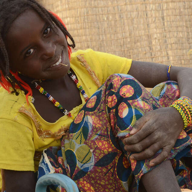 Mädchen im Zelt in Niger