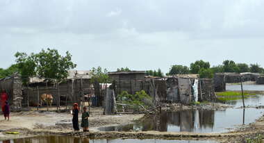 Die Auswirkungen von Überschwemmungen in dem Dorf Hassan Ghono im Distrikt Sujawal.