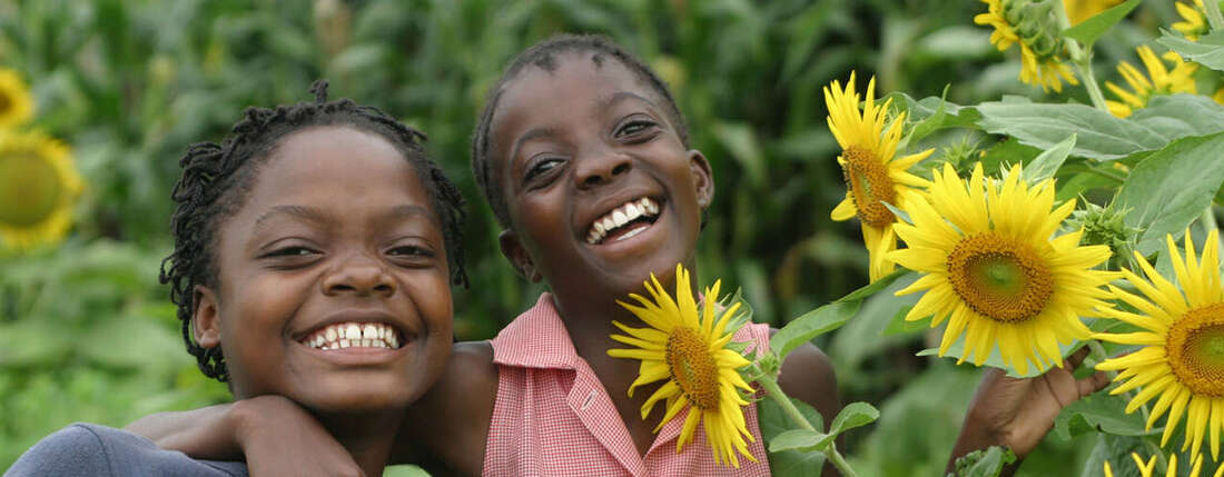 Portrait zweier Maedchen in Namaacha