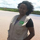 Jetzt für Äthiopien spenden - Bild: Eine Welthungerhilfe-Mitarbeiterin lächelt in die Kamera.