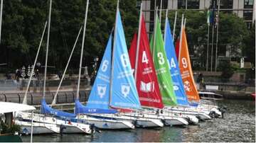 Die Segel der Flotte tragen Symbole der Nachhaltigkeitsziele.