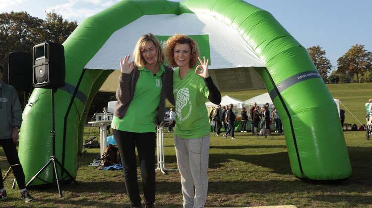 Prominente Unterstützung zum #ZeroHungerRun 2016: Gesine Cukrowski und Lucy Diakovska vor dem Start.