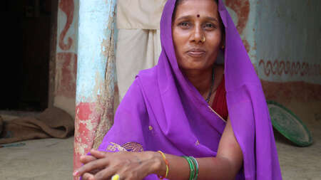 Landwirtin Rekha Devi Sharma in Malhaniya im Siraha Distrikt (Nepal).