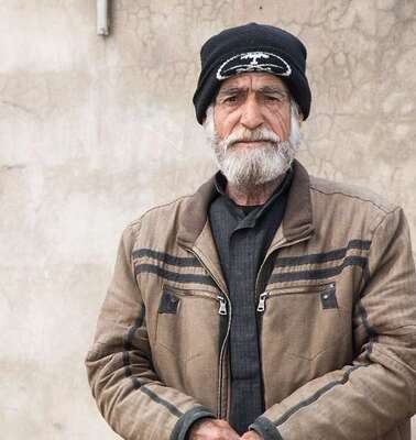 Nouri Kamel vor seiner Notunterkunft