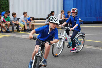 Kinder auf dem Fahrrad
