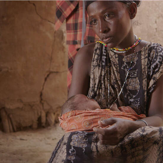 Die Mutter Daki Golacha mit Kind, Kenia 2021.