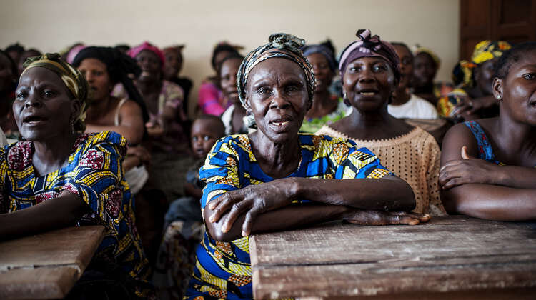 frauen in der Schule