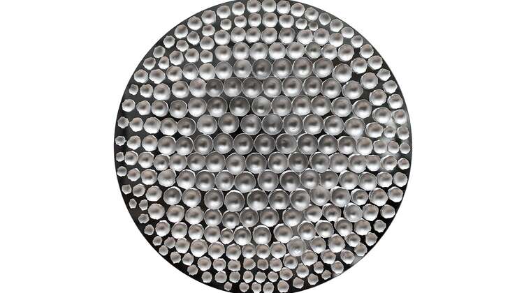 Eierschalen, Lack, Spiegel auf Acrylglas, Acrylglashaube von Jennifer López Ayala: Trauma Loop, 2019