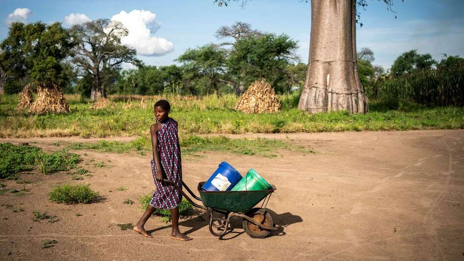 SDG Halbzeitbilanz: Weltgemeinschaft verpflichtet sich Nachhaltigkeitszielen. Dazu gehört unter anderem der Zugang zu sauberem Trinkwasser für alle Menschen.