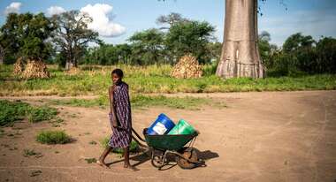 SDG Halbzeitbilanz: Weltgemeinschaft verpflichtet sich Nachhaltigkeitszielen. Dazu gehört unter anderem der Zugang zu sauberem Trinkwasser für alle Menschen.