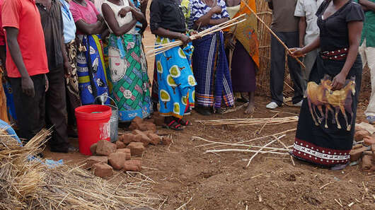 Frauen in Malawi lernen Permakultur und wie man einen nachhaltigen Garten anlegt, 2018.
