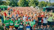 Teilnehmende des Zero Hunger Run 2024 posieren für ein Gruppenfoto.