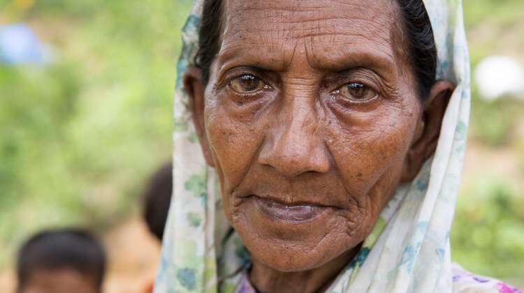 Nahaufnahme vom Gesicht einer älteren Frau.