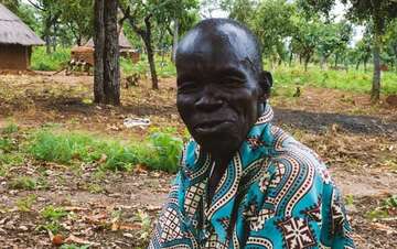 Flüchtling Taban in seinem Garten.