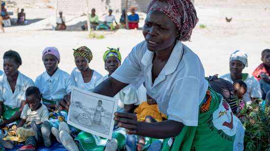 Wasser muss dauerhaft gesichert und der Zugang zu sauberem Trinkwasser zur Grundversorgung der Menschen weltweit ermöglicht werden. Dabei helfen Gesundheitsclubs wie hier in Malawi.