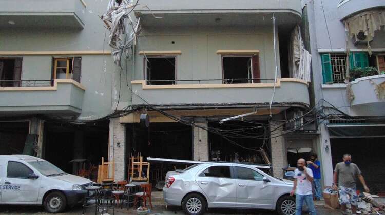 Eine zerstörte Häuserwand.