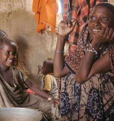 Dauerhaft spenden und verlässlich helfen: Mutter und Kind in Kenia können sich nun ausreichend ernähren