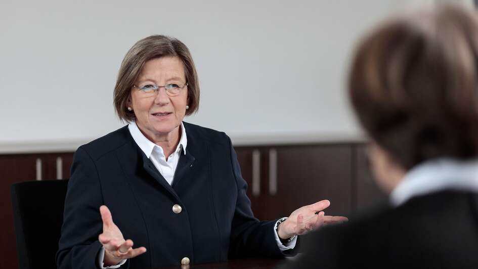 Ein Foto der Präsindentin der Welthungerhilfe, Marlehn Thieme, im Interview. 