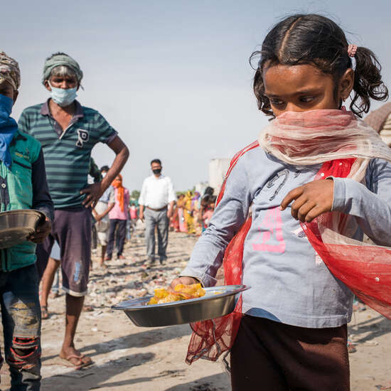 2020-india-corona-virus-verteilung-maedchen