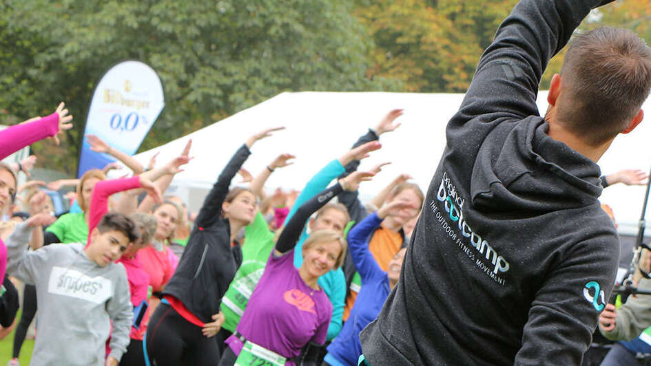 Warmup zum ZeroHungerRun in Bonn mit dem Original Bootcamp.