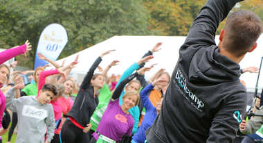 Warmup zum ZeroHungerRun in Bonn mit dem Original Bootcamp.