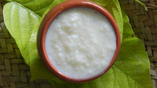 Ein Bild des indischen Gerichts Gondli Kheer.