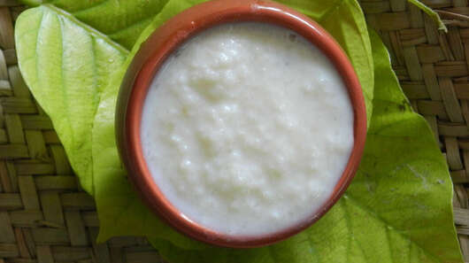 Ein Bild des indischen Gerichts Gondli Kheer.