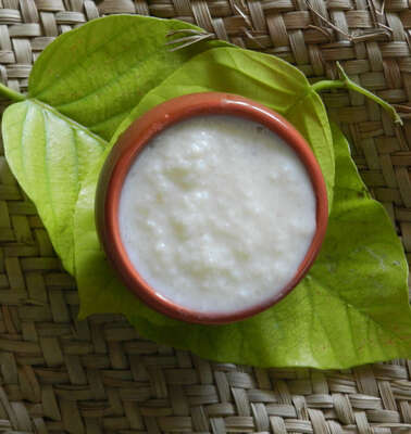 Ein Bild des indischen Gerichts Gondli Kheer.