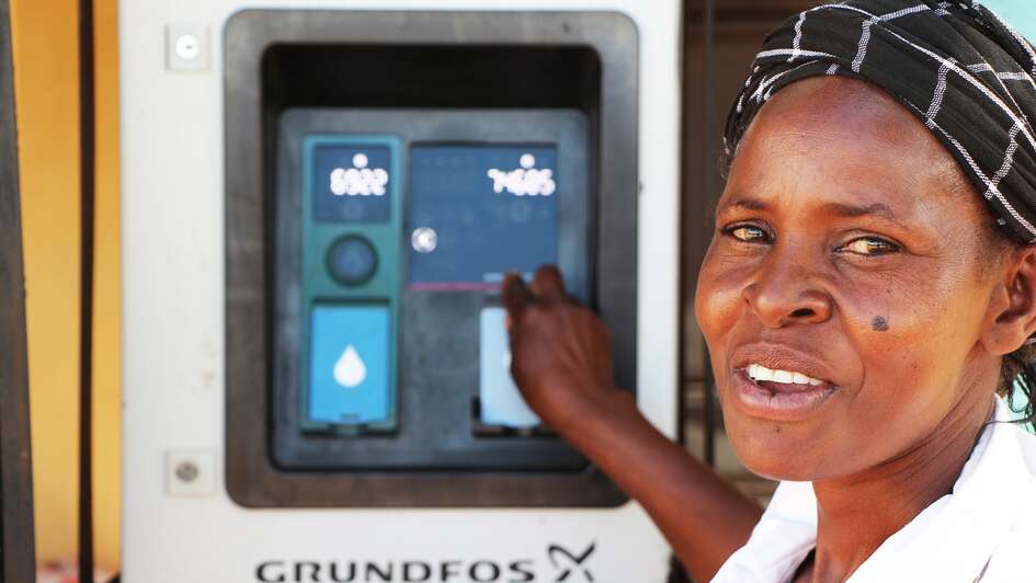 Digitales Bezahlsystem: So geht Wasserholen im Ngakaa Water Project in Makueni County, Kenia.