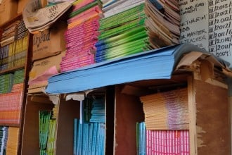 Hier engagiert sich auch die Welthungerhilfe, lässt neue Klassenräume und Schulbänke bauen und sponsert Schulbücher.